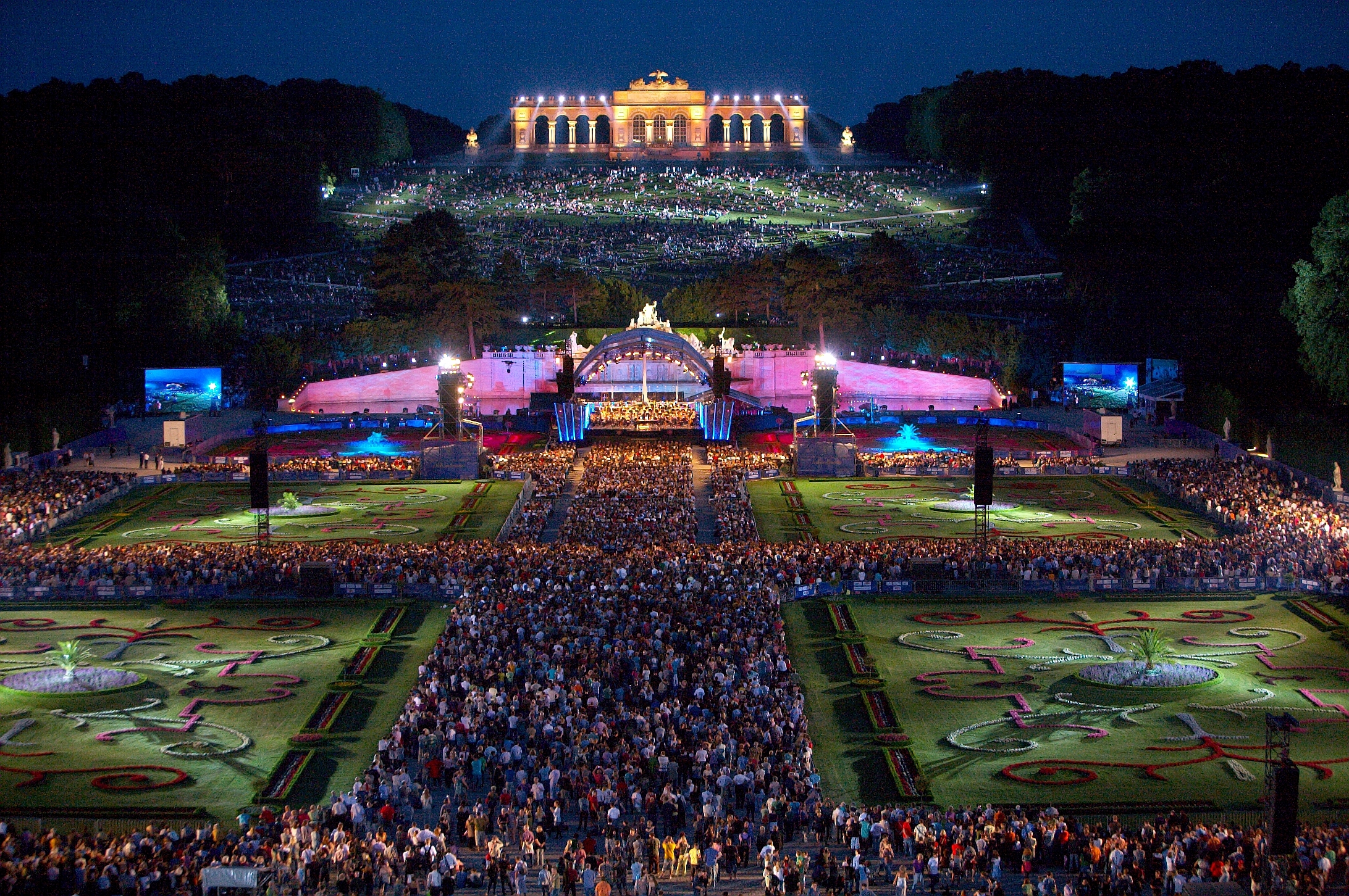 Letnje noći: Koncert Bečkih filharmoničara u parku dvorca Šenbrun